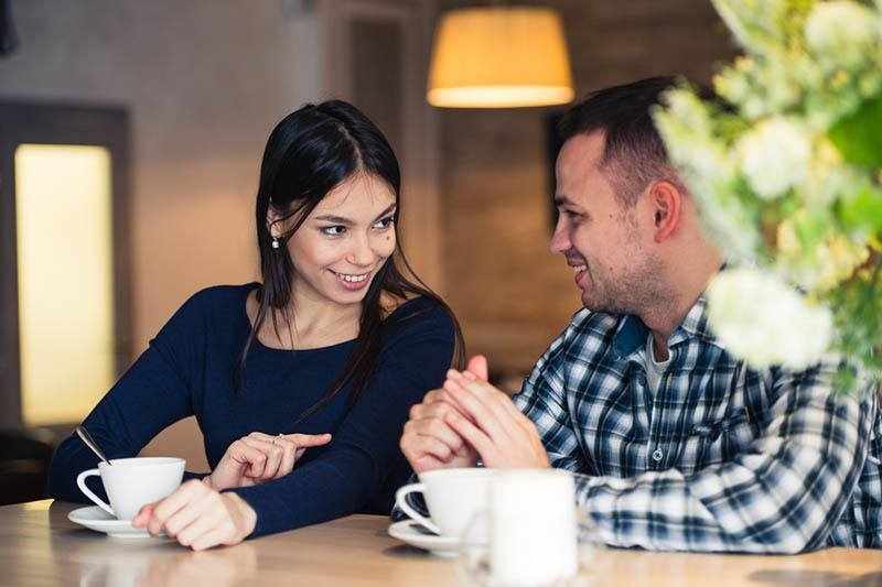 как себя вести если мужчина отдаляется игнорирует