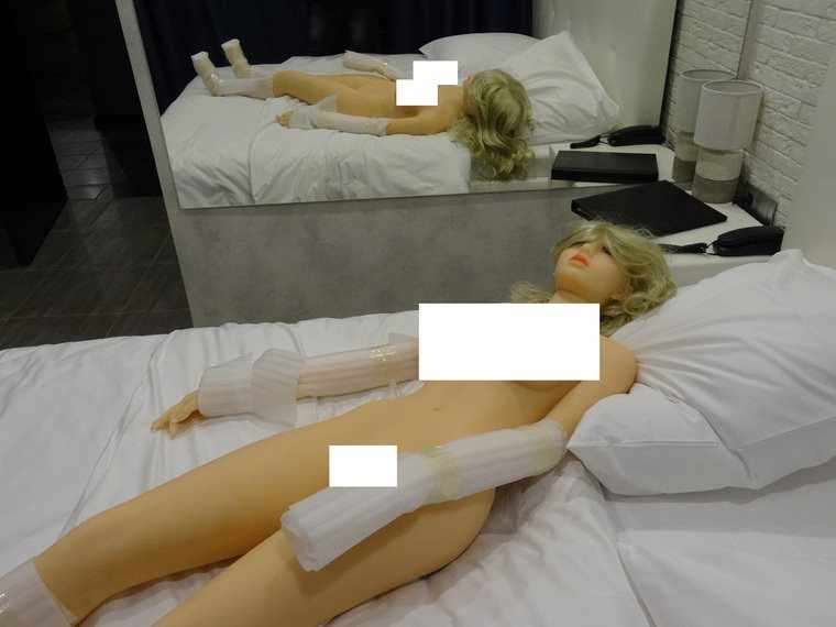 Смотрите фотогалерею — номера и куклы отеля Dolls Hotel