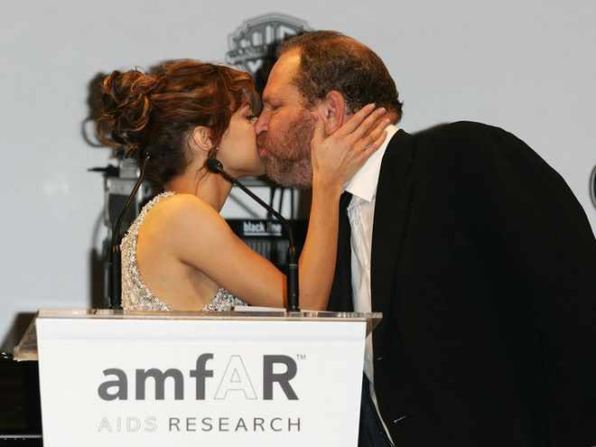 С актрисой Бриттани Мерфи на аукционе amfAR в рамках Канского кинофестиваля, 19 мая 2005 года