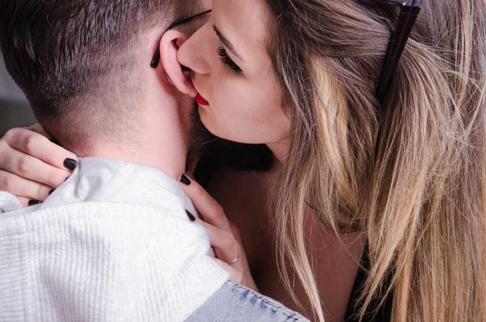 Женский флирт: как правильно флиртовать с парнем