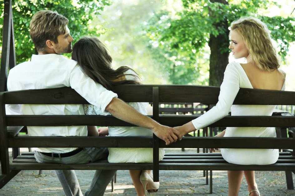 7 поступков, которые женщины делают из-за боли от мужских измен