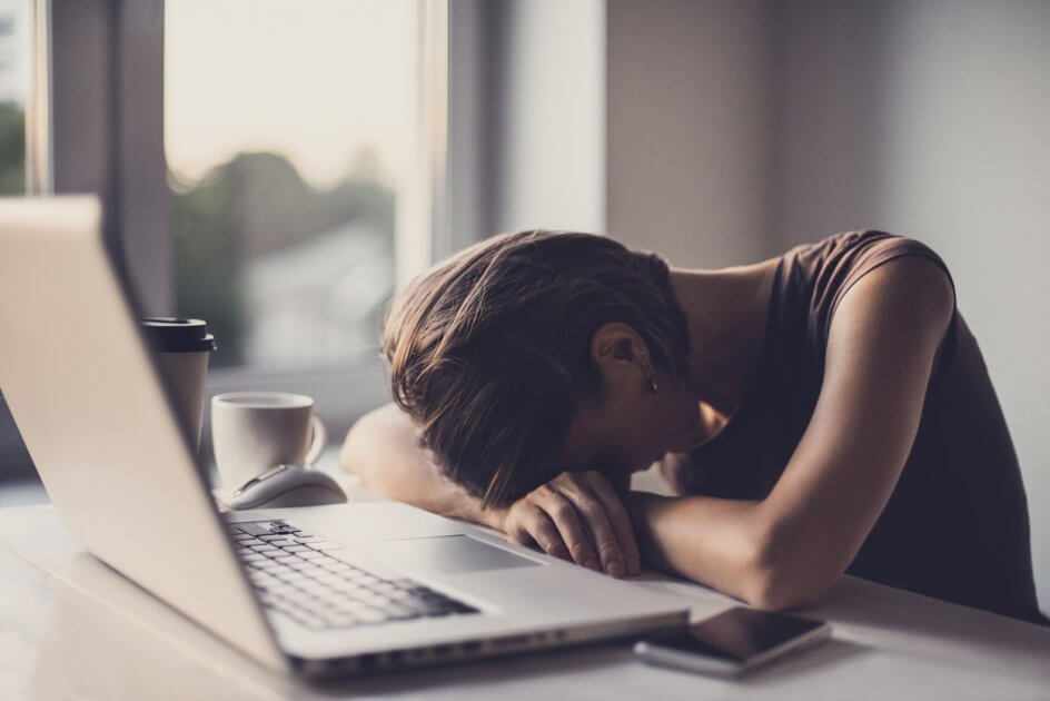 Я не доверяю мужчинам и постоянно обесцениваю себя. Как отношения с отцом влияют на женскую самооценку и личную жизнь, фото