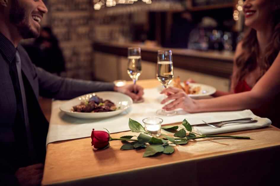 Как устроить романтический вечер парню: 10 лучших идей, от которых он потеряет голову, фото