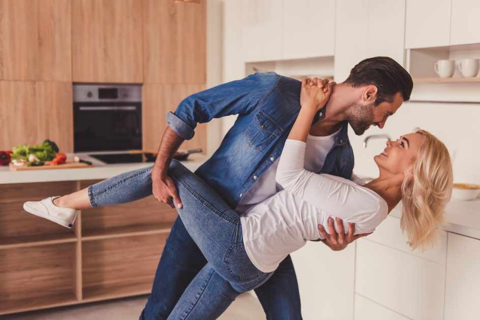 Французский поцелуй: как целоваться по-французски