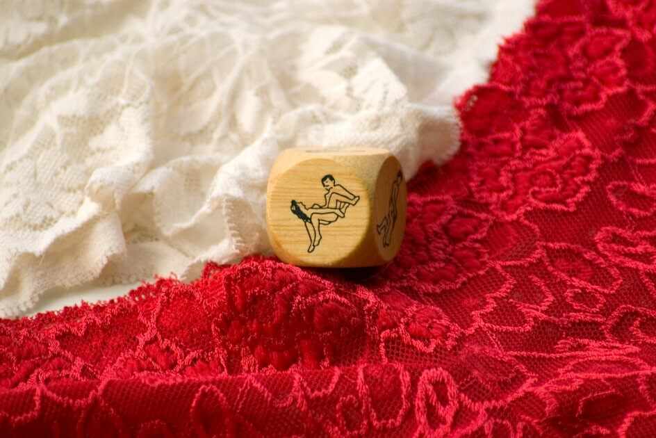 Прятки, наручники и костюм медсестры: пикантные секс-игры для взрослых, фото
