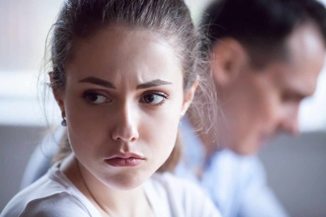 Ревную мужа к каждому столбу. Как справиться с ревностью, даже если для нее есть все основания? , фото