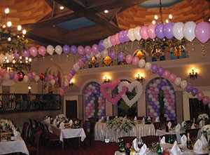 Как украсить зал на свадьбу своими руками воздушными шарами